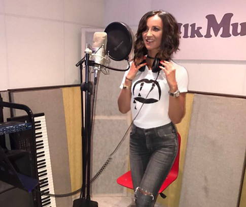 Стендап-комик высмеяла пение Бузовой