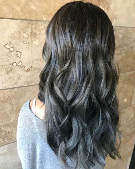 Новый тренд – окрашивание волос в тона, повторяющие цвета древесного угля