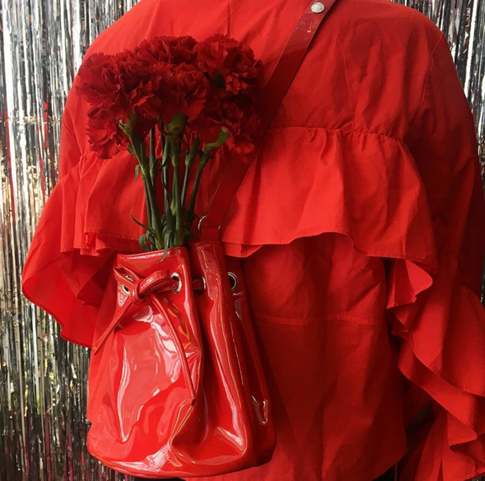 Красный может быть базовым цветом гардероба