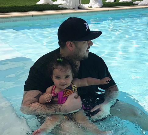 Брат Ким Кардашьян поделился фотографиями с дочкой