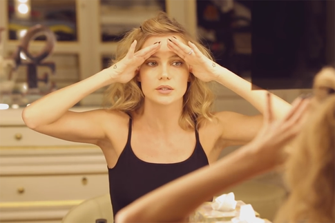 Замена пластике: гимнастика для лица