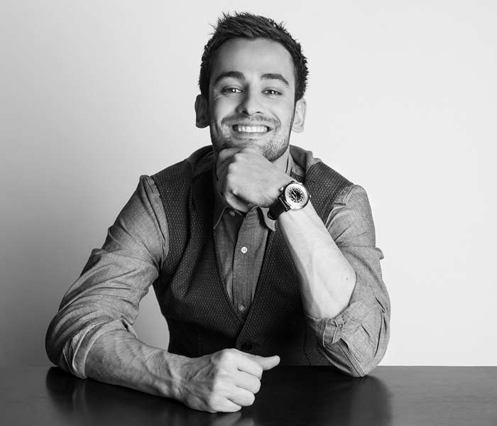 Рубашка, HENRY COTTON'S; жилет MCS; часы, модель L.U.C Time Traveler One Moscow, Chopard Рубашка, HENRY COTTONS; жилет MCS; часы, модель L.U.C Time Traveler One Moscow, Chopard