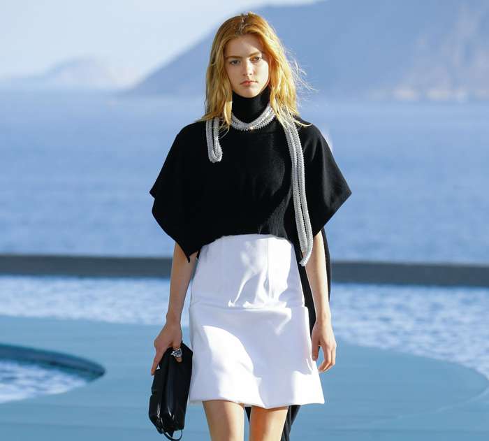 Белый поможет получить желаемую должность