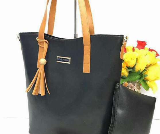 Крупные сумки в этом сезоне неактуальны