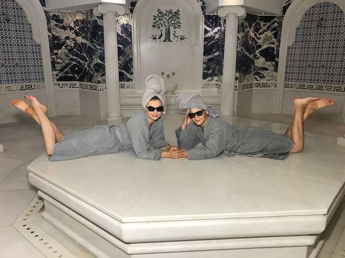 Лена Ленина устроила маме женские каникулы