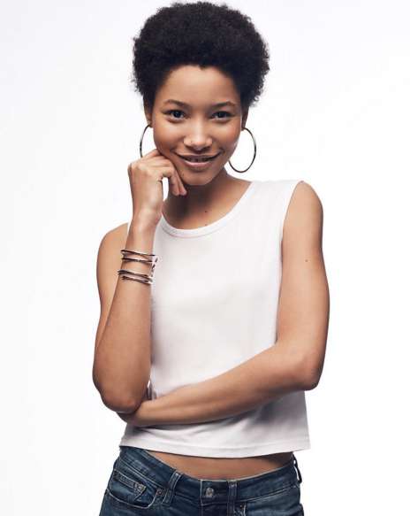 Белая футболка - универсальная вещь