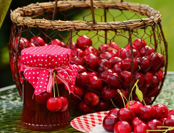 Вишневое варенье получается очень густым