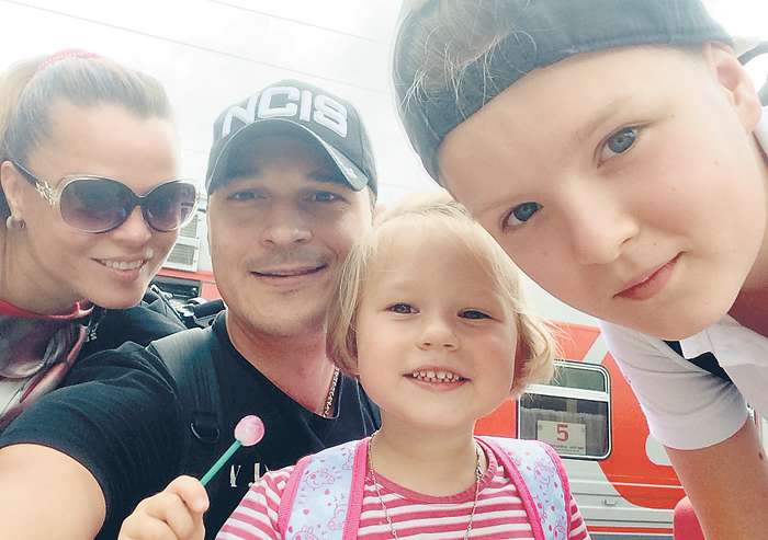 Совмещать актерскую профессию и родительские обязанности совсем не просто. Но Наталья вместе с супругом и коллегой Ильей Оболонковым изо всех сил стараются уделять как можно больше времени сыну и дочери