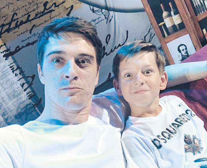 Сыну Марку уже восемь лет. Станислав признается, что воспринимает его как отдельную личность и старается воспитывать не слишком строго