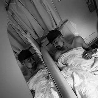 Билан не расстается с кепкой и ночью