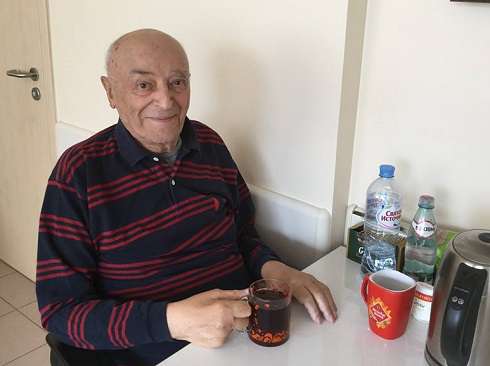 Владимир Этуш остается в больнице