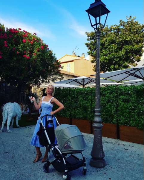 Гагарина взяла 3-месячную дочь во Францию Гагарина взяла 3-месячную дочь во Францию