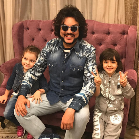 Киркоров показал детям спасенного львенка