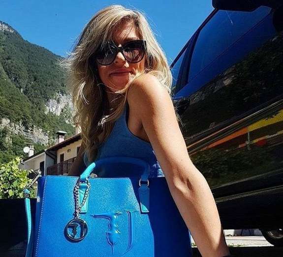 Выбираем гардероб для женщины за 40