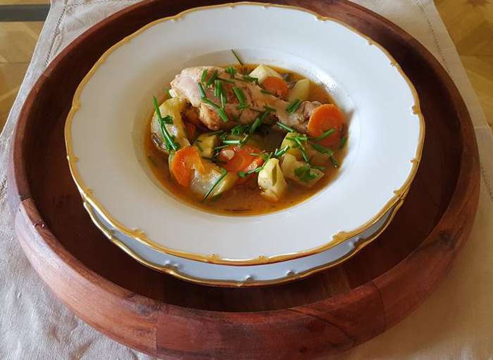 Тушеная курица с копченой паприкой и овощами