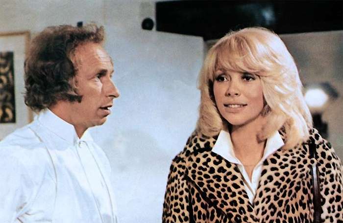 Мирей Дарк известна в России благодаря комедиям с Пьером Ришаром Мирей Дарк известна в России благодаря комедиям с Пьером Ришаром