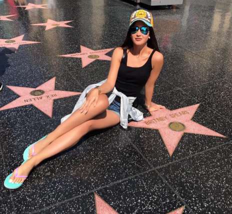 После развода с Тарасовым, Бузова перекрасилась и занялась певческой карьерой