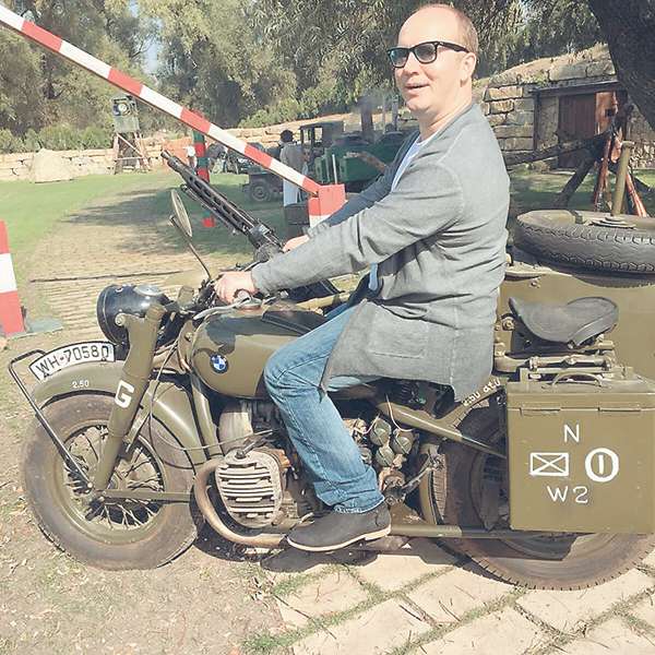 Причем Сергея интересуют как новинки, так и ретро-модели. Именно поэтому актер частый гость на всевозможных выставках