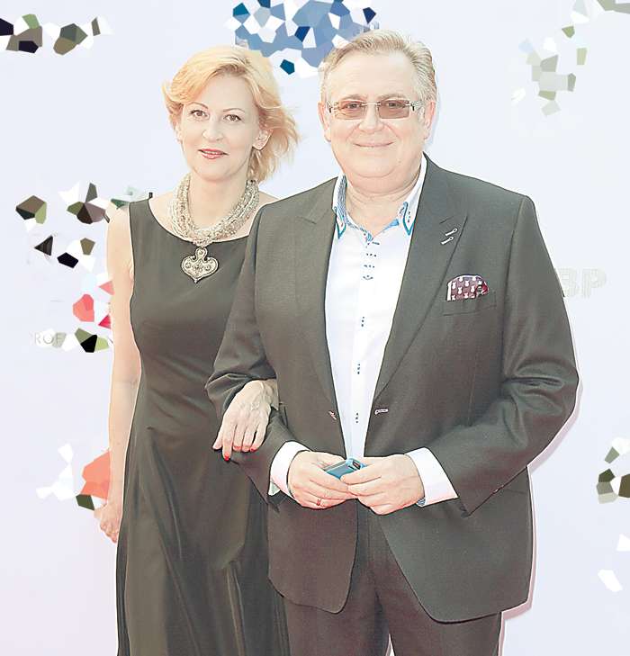 Вместе с третьей супругой Еленой актер и телеведущий наконец обрел семейное счастье