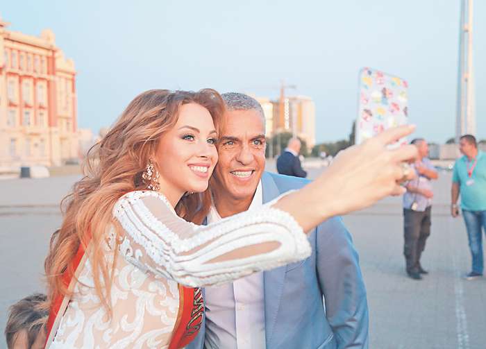 У Полины Дибровой теперь есть снимок со звездой фильмов «Такси» Сами Насери У Полины Дибровой теперь есть снимок со звездой фильмов «Такси» Сами Насери