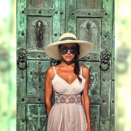 Певица в восторге от итальянских древностей