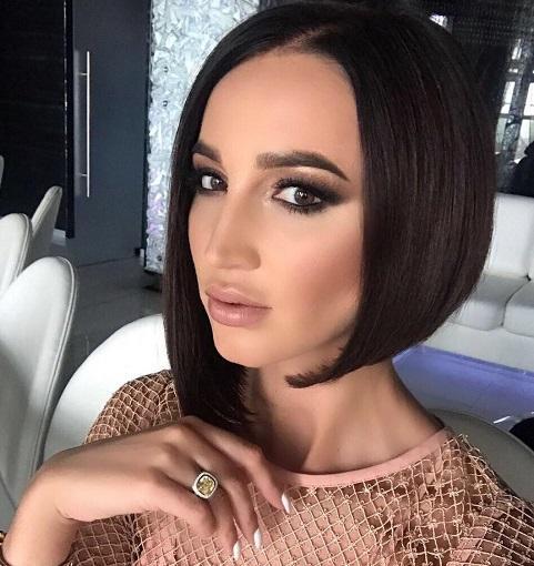 Бузова обсудила с подписчиками уроки целеполагания в российских школах