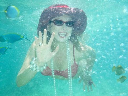 Лена Ленина потеряла в море дорогое украшение