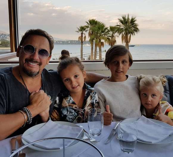 Стас Михайлов с семьей в Монако