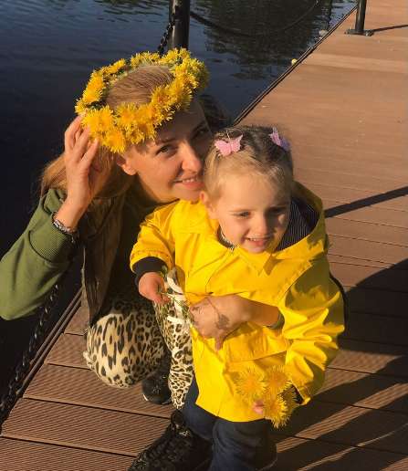 Татьяна Навка с младшей дочкой