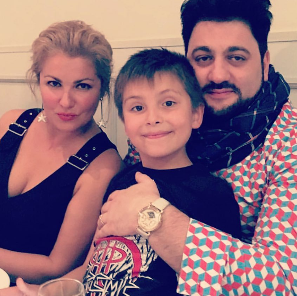 ÐÐ½Ð½Ð° ÐÐµÑÑÐµÐ±ÐºÐ¾ Ð¼ÐµÑÑÐ°ÐµÑ Ð±ÑÑÑ Ð´Ð¾Ð¼Ð¾ÑÐ¾Ð·ÑÐ¹ÐºÐ¾Ð¹, Ð° ÐµÐµ Ð¼ÑÐ¶ â ÑÐµÑÑÐ°Ð²ÑÐ¸ÑÐ¾Ð²Ð°ÑÑ  ÑÐµÑÑÐ¾-Ð°Ð²ÑÐ¾ - ÐÐ²ÐµÐ·Ð´Ñ - WomanHit.ru