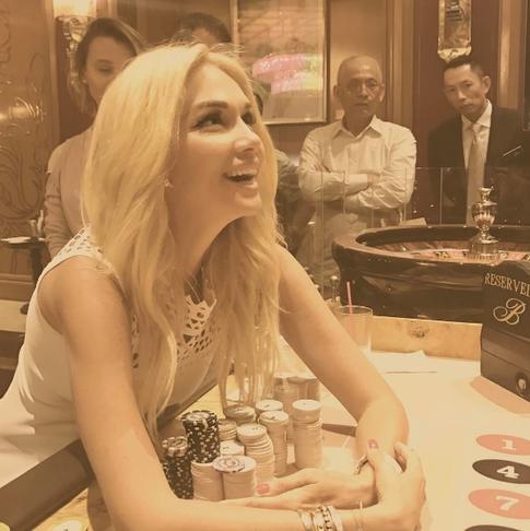 Лопырева оторвалась на девичнике в Вегасе