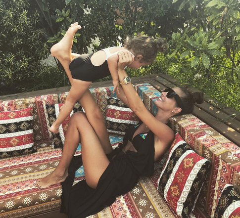 Топурия не собирается разводиться?