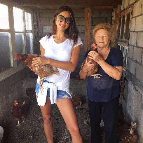 Родня была рада знаменитой гостье Родня была рада знаменитой гостье