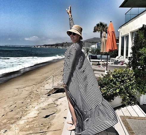 Ксения Собчак ждет у моря погоды