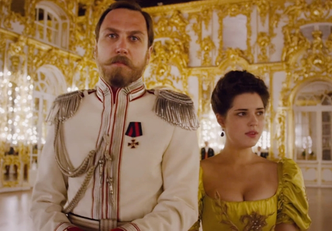 На автобусах Владивостока разместили баннеры против «Матильды»