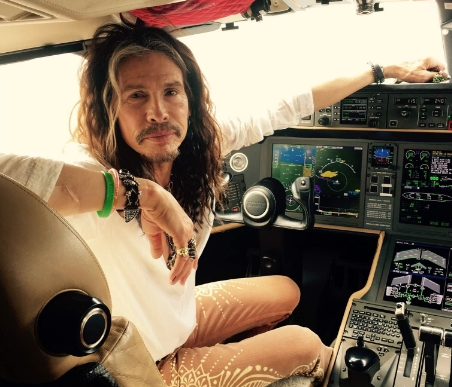 Вокалисту «Aerosmith» Стивену Тайлеру понадобилась медпомощь после концерта в Сан-Паулу