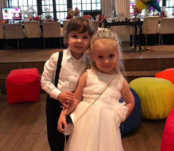 Двойняшки Пугачевой и Галкина Лиза и Гарри