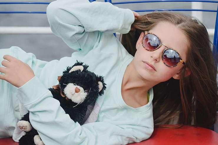 Дочь певицы растет стильной девочкой и мечтает красиво одеваться и в школу