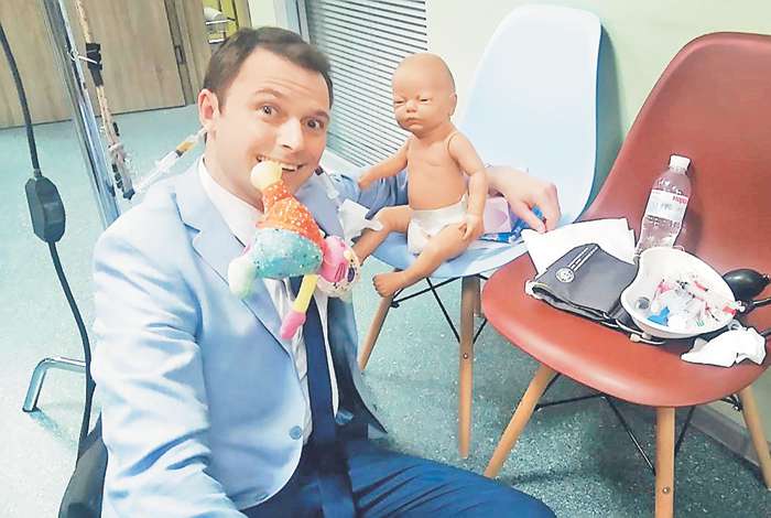 ...но иногда вместо настоящих младенцев в кадре были силиконовые куклы