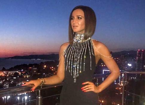 Бузова повторяет за Волочковой