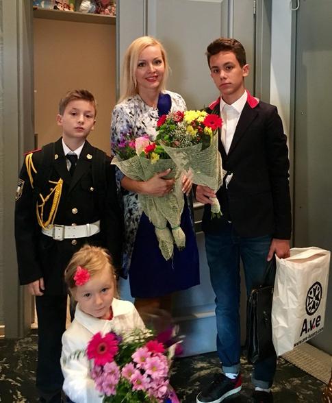 Ведущая утренней программы «Настроение» отметила 1 сентября четыре раза