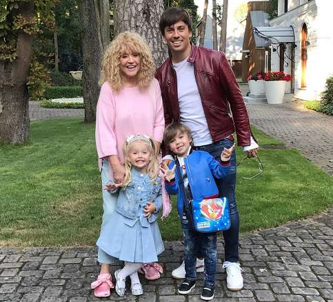 Алла Пугачева и Максим Галкин с детьми