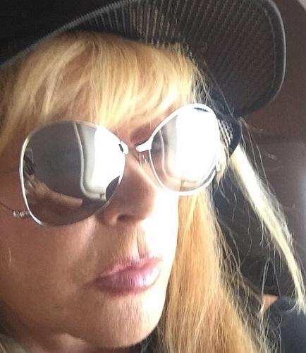 Алла Пугачева снова в мини