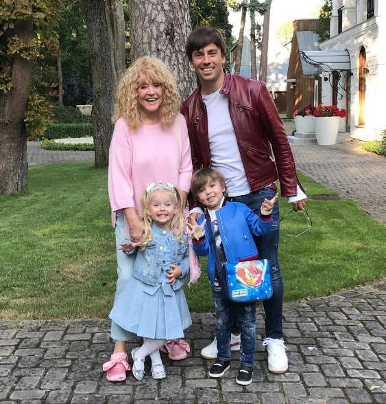 Алла Пугачева и Максим Галкин с детьми
