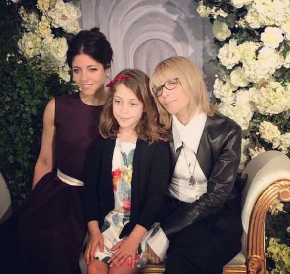 Вера Глаголева с дочерью Анной Нахапетовой и внучкой