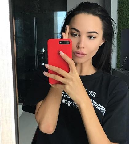 Избранница Тимати удивила подписчиков округлившимся животом