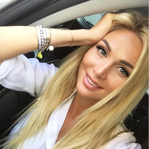 Лопырева похвалилась помолвочным кольцом