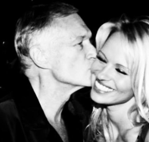 Памела Андресон записала видео, где прощается с Хефнером