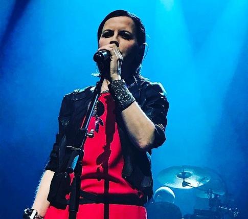 СМИ: Долорес О’Риордан похоронят на родине