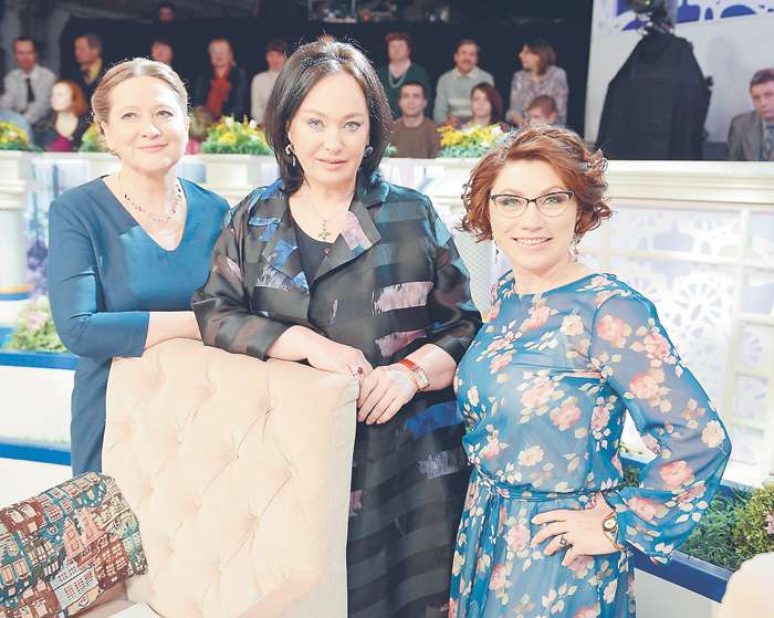 Тамара Глоба (слева), Лариса Гузеева (в центре) и Роза Сябитова на съемках телешоу «Давай поженимся!»